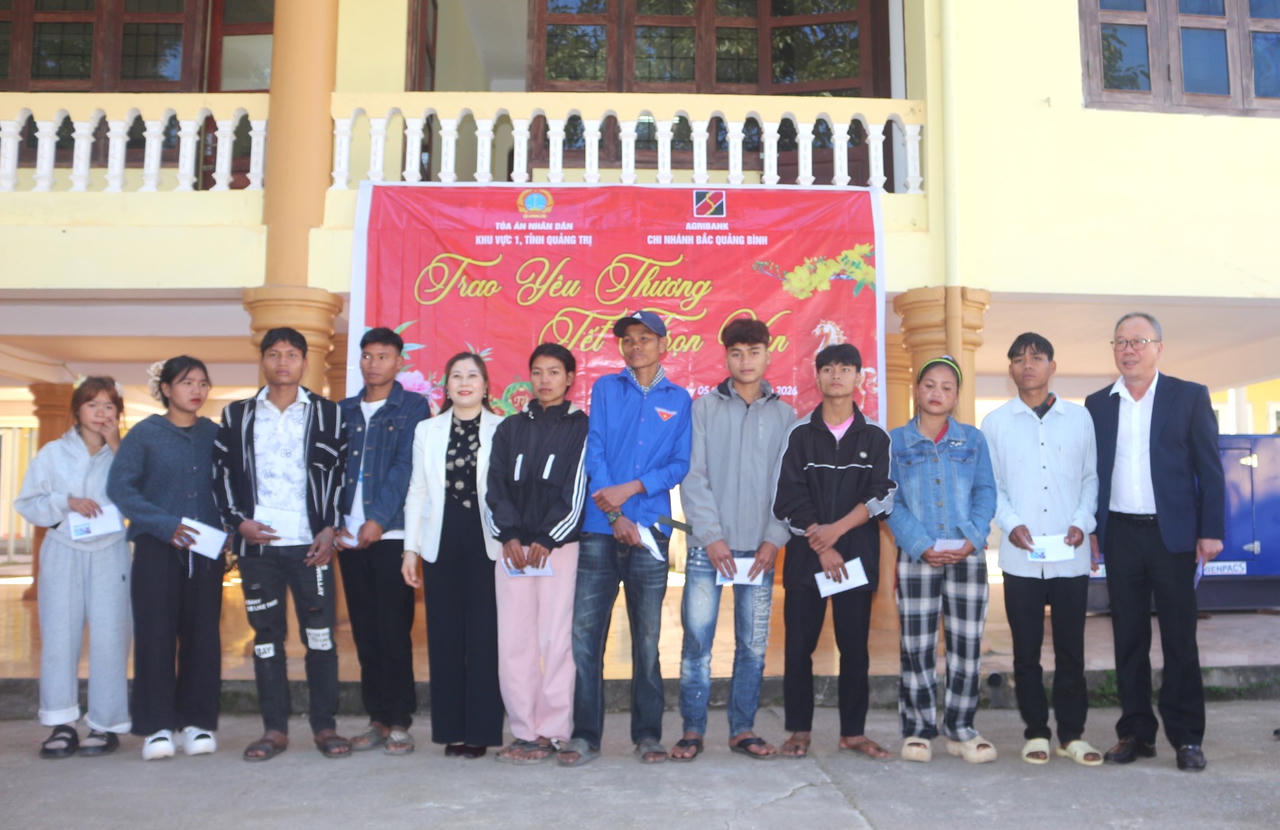 Vượt Trường Sơn mang yêu thương đến bản làng biên giới Quảng Trị