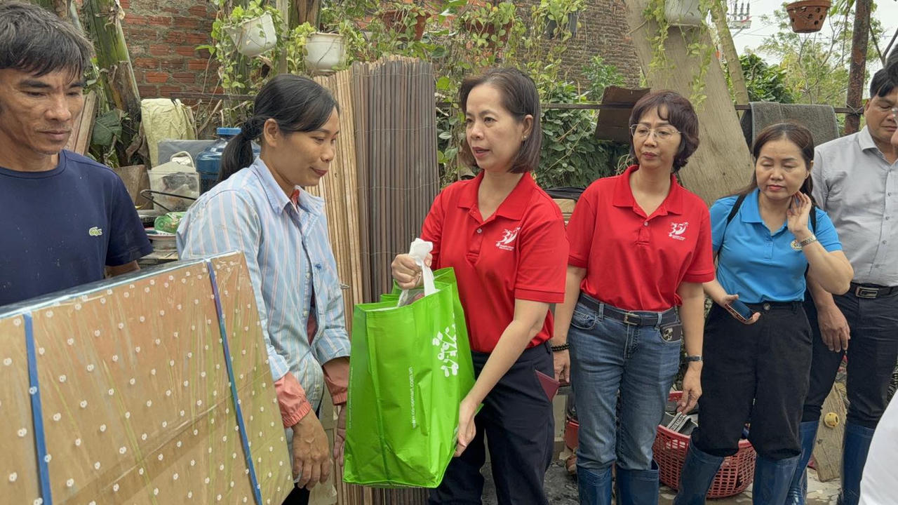 Đưa hàng hóa thiết yếu, giá bình ổn đến gần hơn với người lao động và người dân có hoàn cảnh khó khăn