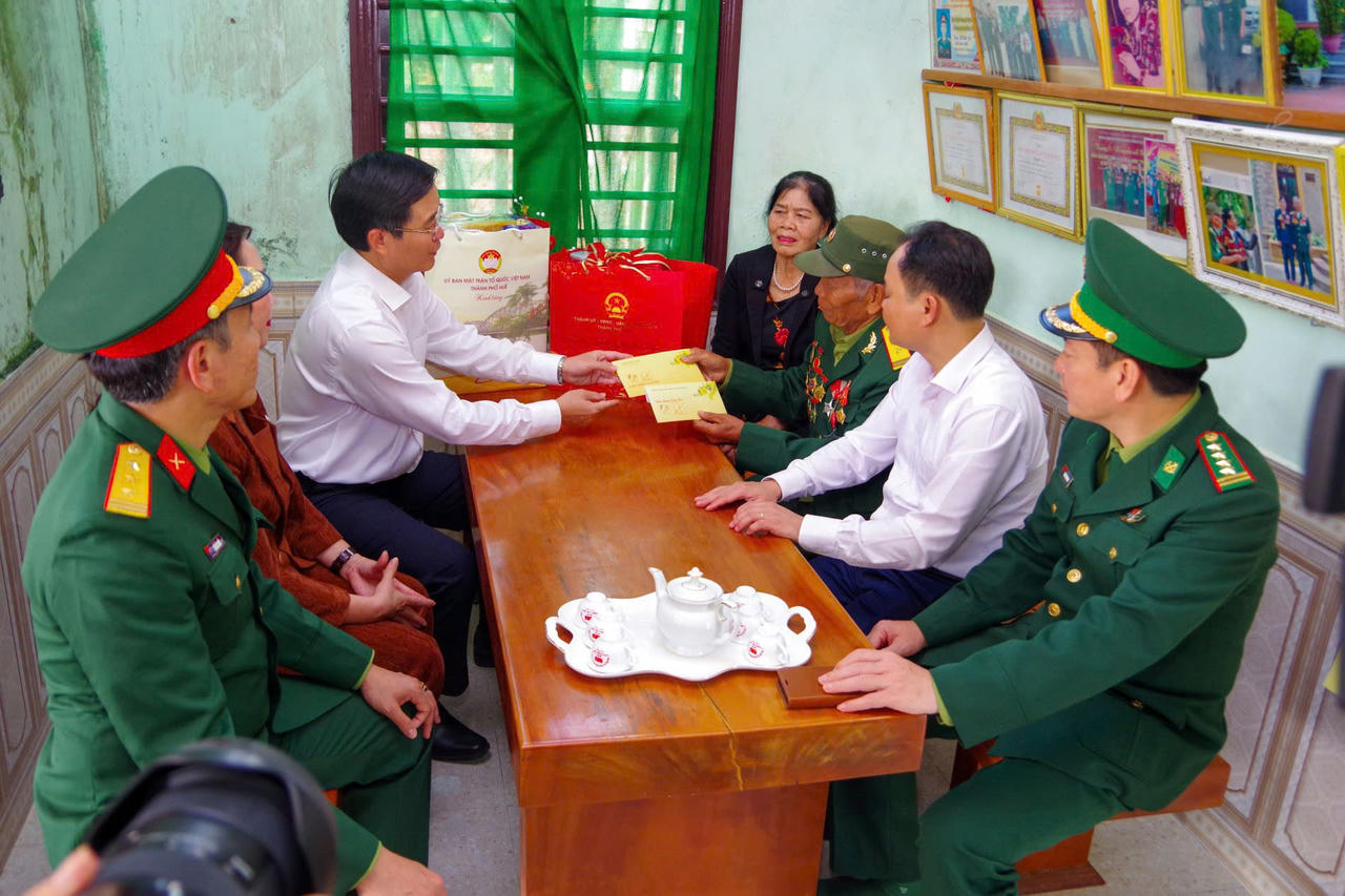 Ấm áp chương trình “Xuân Biên phòng ấm lòng dân bản” tại xã biên giới A Lưới 3 (TP Huế)