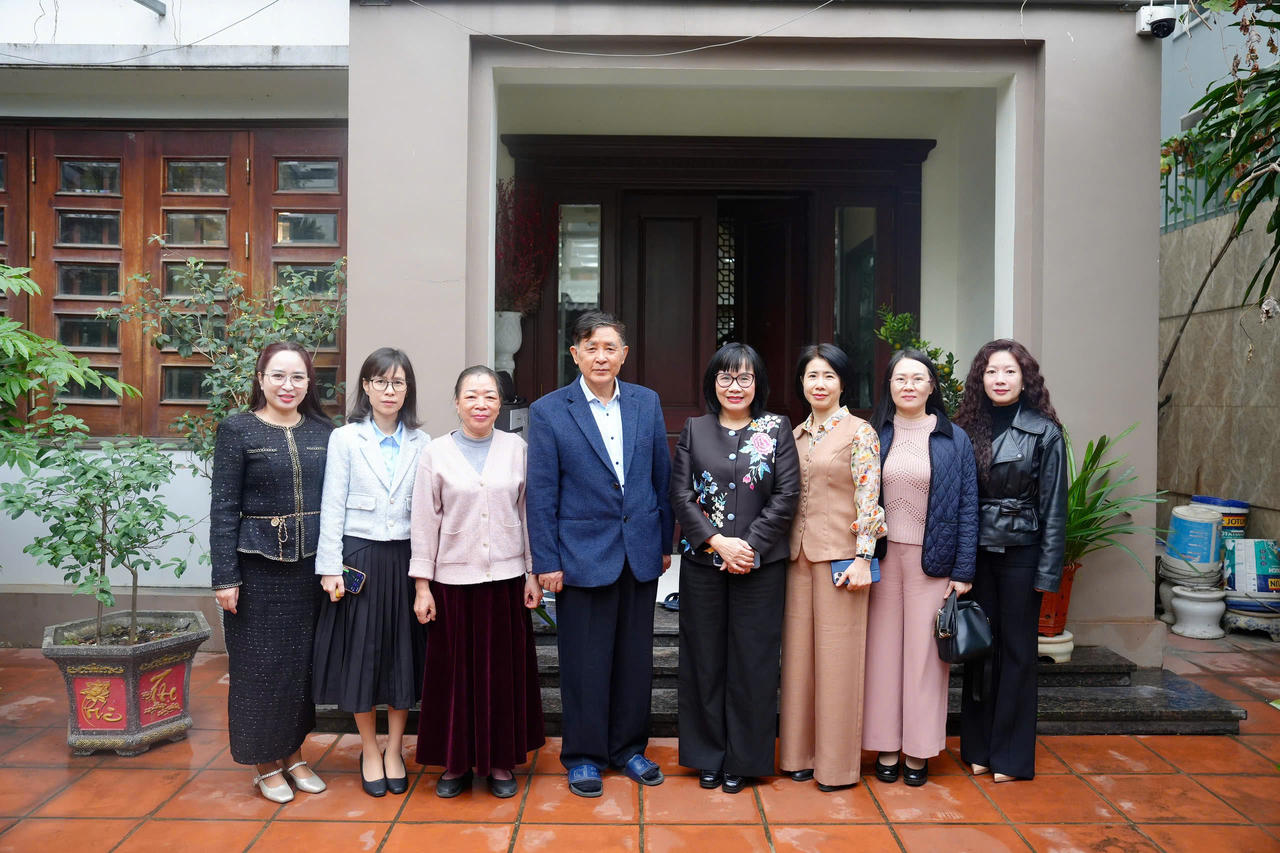 Lãnh đạo Bộ Tư pháp thăm, chúc Tết gia đình các đồng chí nguyên lãnh đạo Bộ