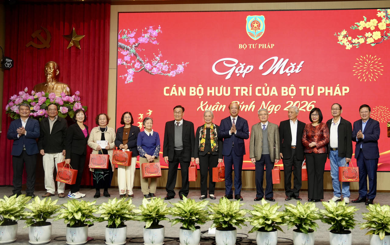 Lãnh đạo Bộ Tư pháp gặp mặt cán bộ hưu trí nhân dịp xuân Bính Ngọ 2026