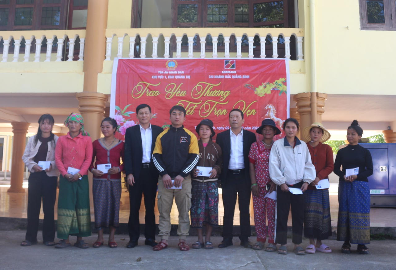 Vượt Trường Sơn mang yêu thương đến bản làng biên giới Quảng Trị