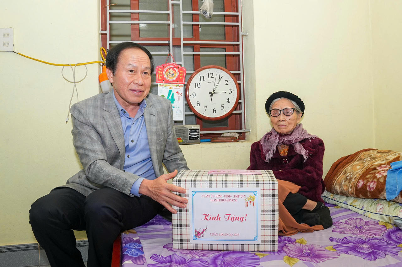 Lãnh đạo Hải Phòng thăm, chúc Tết các gia đình chính sách
