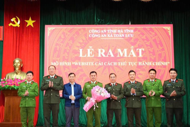 Công an xã ở Hà Tĩnh ra mắt mô hình “Website cải cách thủ tục hành chính”