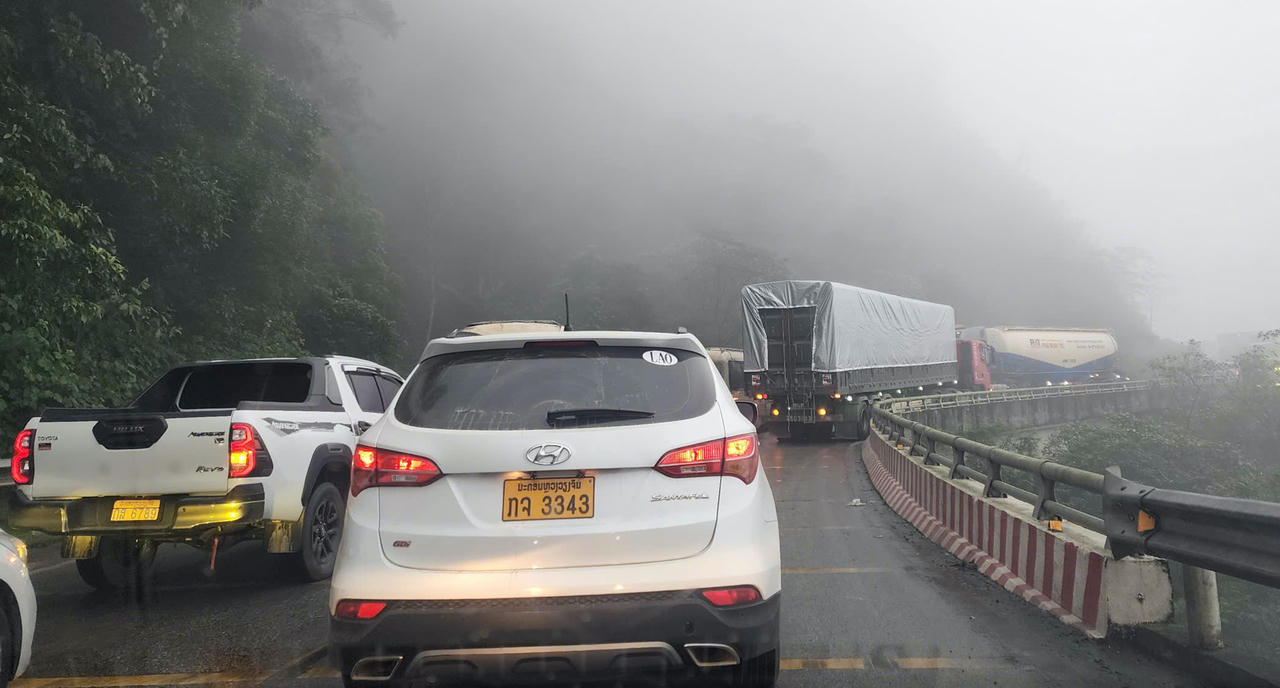 Những ngày cuối năm Cửa khẩu Cầu Treo rất lạnh, sương mù bao phủ.