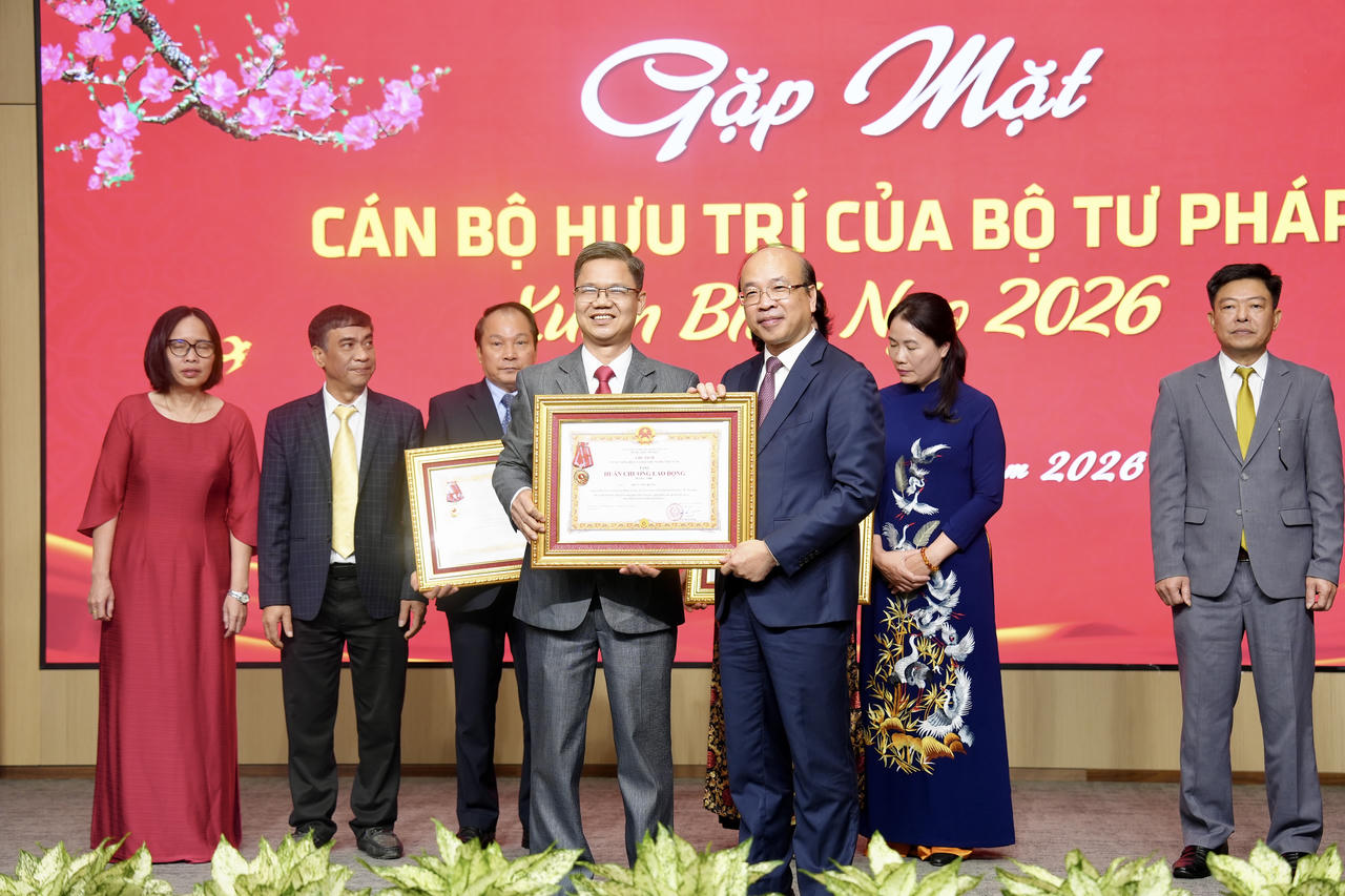 Lãnh đạo Bộ Tư pháp gặp mặt cán bộ hưu trí nhân dịp xuân Bính Ngọ 2026