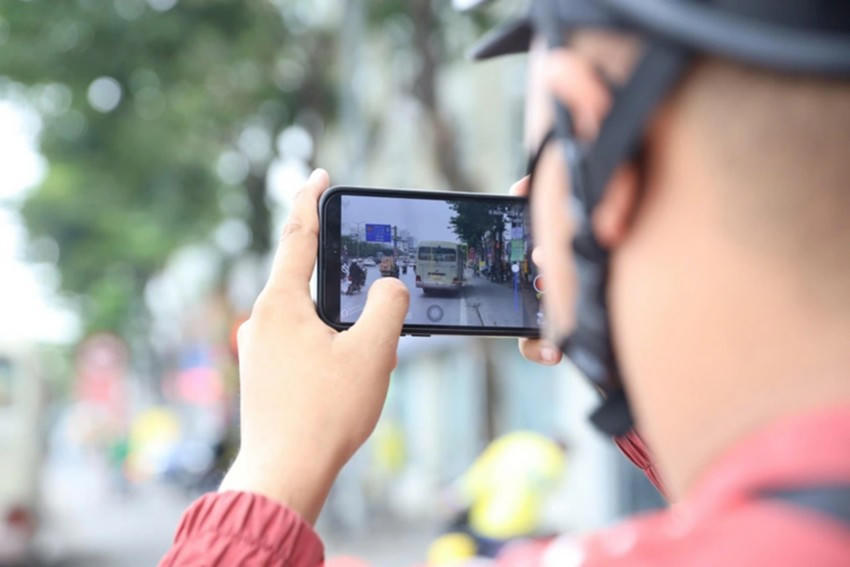 Khuyến khích người dân phản ánh vi phạm giao thông qua VNeID hoặc VNeTraffic
