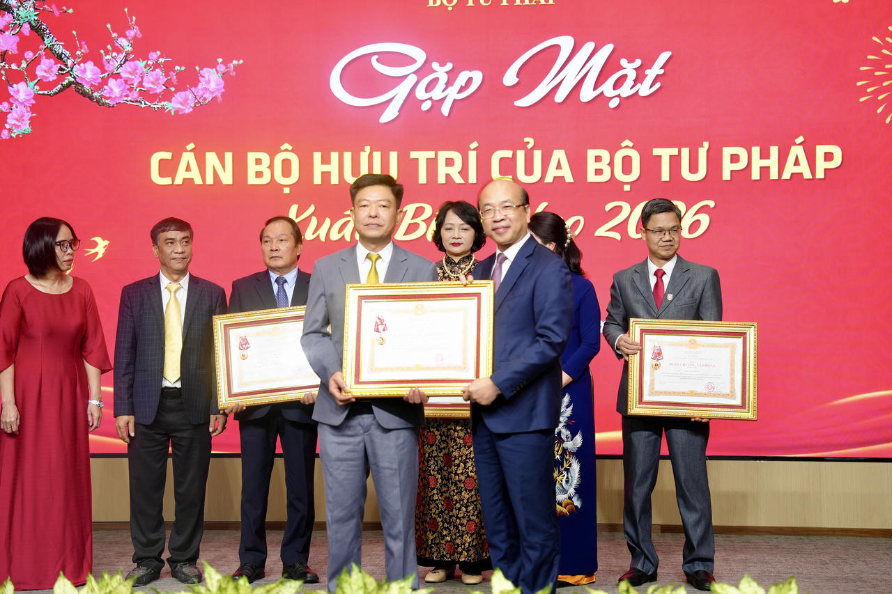 Lãnh đạo Bộ Tư pháp gặp mặt cán bộ hưu trí nhân dịp xuân Bính Ngọ 2026