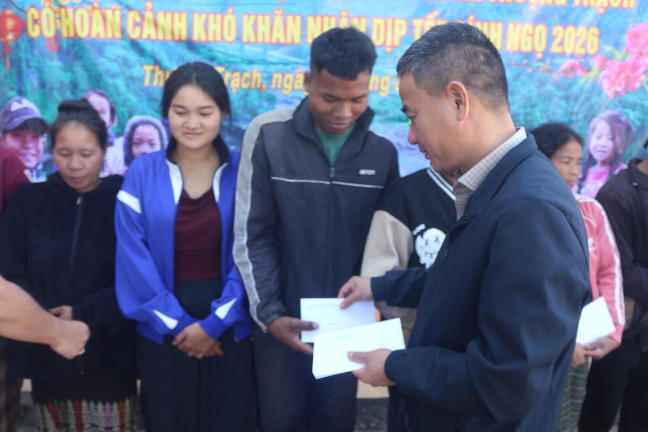 Vượt Trường Sơn mang yêu thương đến bản làng biên giới Quảng Trị