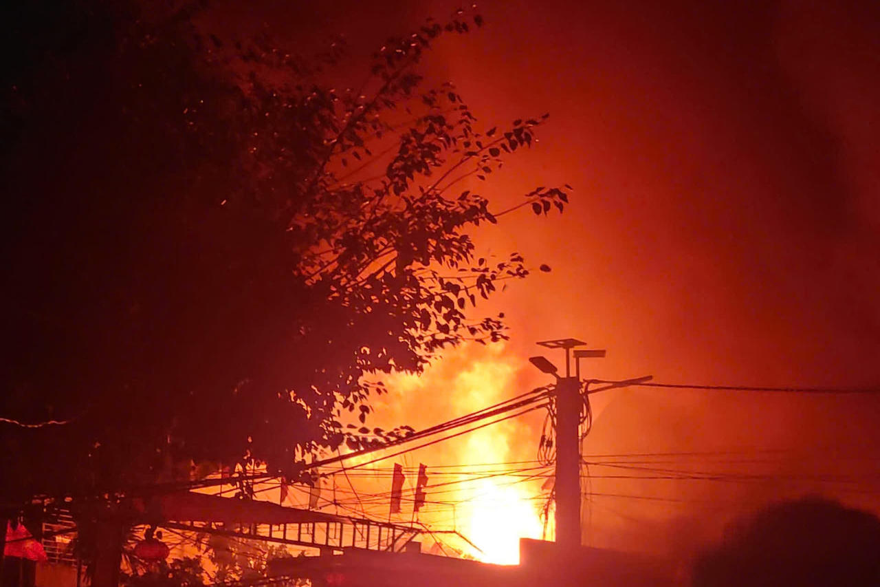 Cháy lớn ở làng nghề mây tre