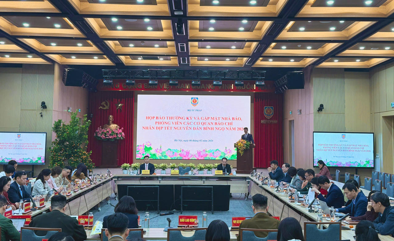 Quang cảnh buổi họp báo.