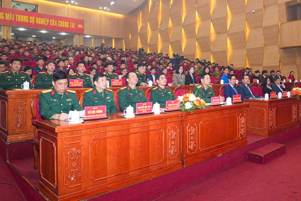 Chương trình được tổ chức trực tiếp tại điểm cầu chính và kết nối trực tuyến tới 10 điểm cầu xã, phường của thành phố.