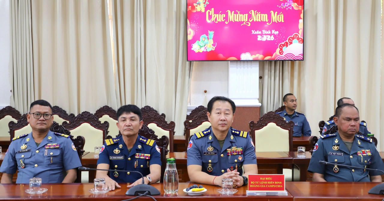 Các đại biểu tham dự.