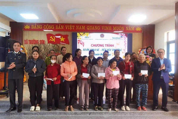 Thi hành án dân sự Quảng Trị mang Xuân ấm đến đồng bào biên giới Trường Sơn