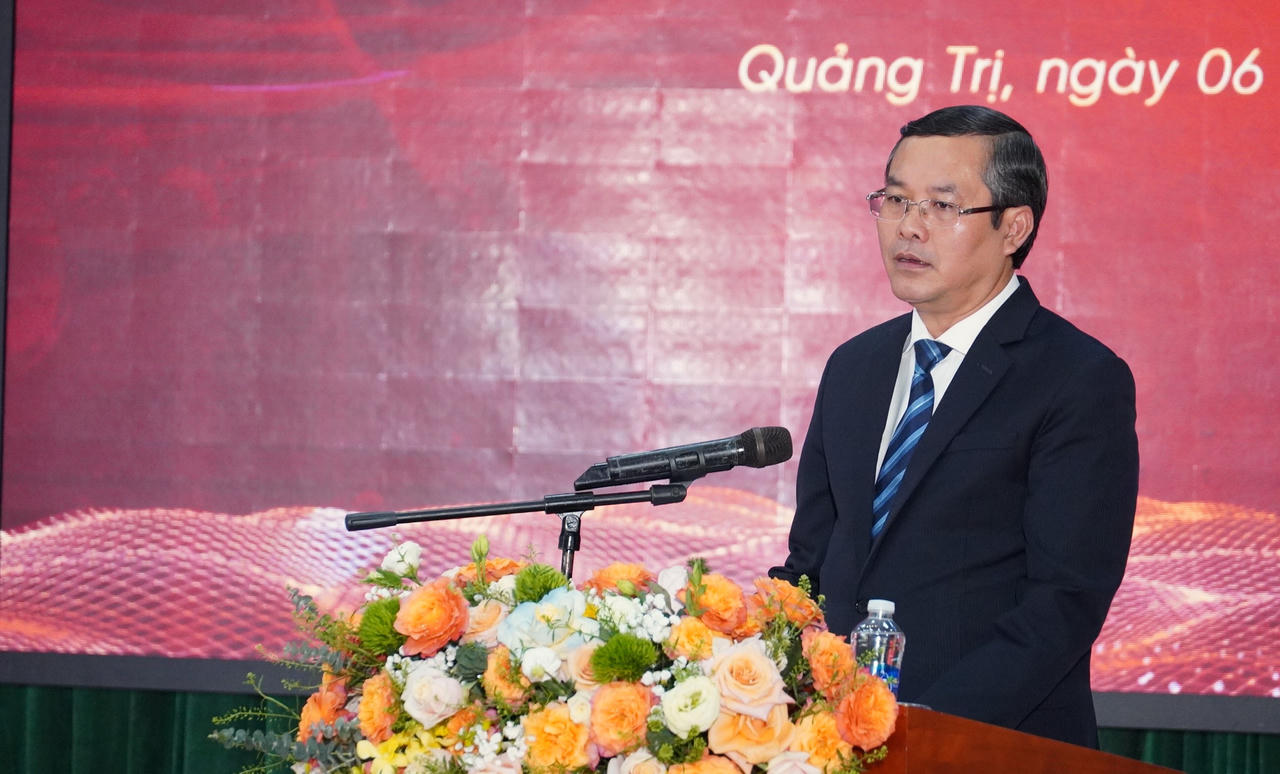 Thứ trưởng Bộ GD&ĐT Nguyễn Văn Phúc phát biểu tại buổi lễ.