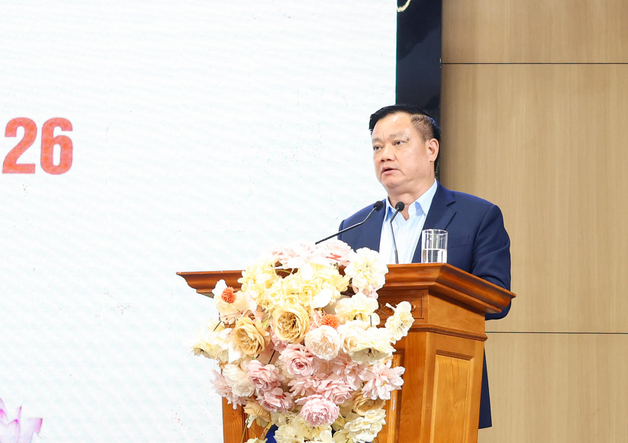 Bí thư Tỉnh ủy Nghệ An Nguyễn Khắc Thận phát biểu tại Hội nghị.