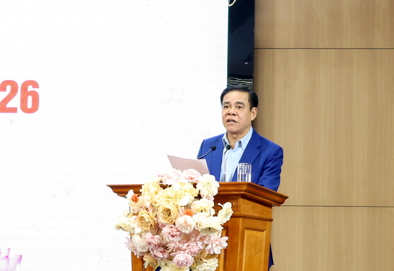 Chủ tịch UBND tỉnh Nghệ An Võ Trọng Hải nêu vấn đề tại Hội nghị. Ảnh: K.Oanh