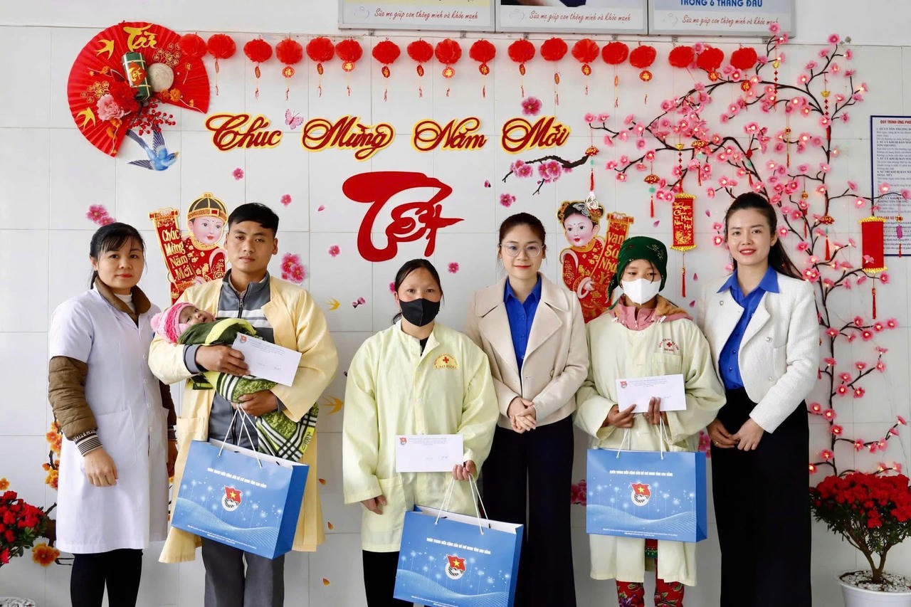 Những món quà gửi gắm yêu thương đến bệnh nhân có hoàn cảnh khó khăn tại Cao Bằng 
