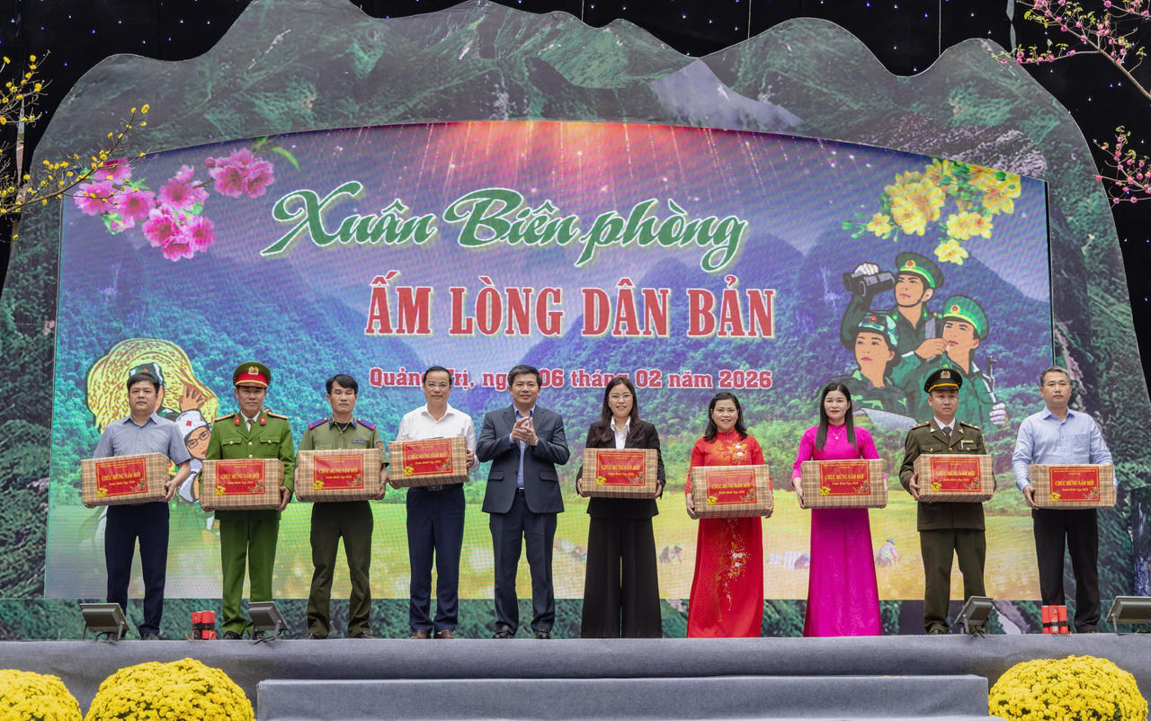 Xuân về nơi phên dậu Tổ quốc - Ấm lòng dân bản, bền chặt thế trận lòng dân