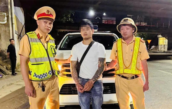 Đối tượng Nguyễn Huy Tùng tại thời điểm bị bắt giữ. Ảnh: P.V.