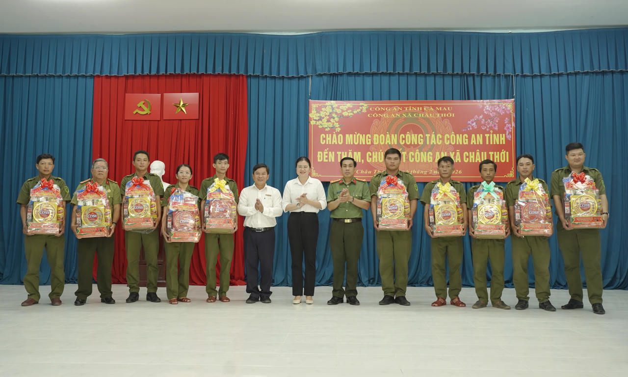 Công an Cà Mau thăm, tri ân Mẹ VNAH, Anh hùng LLVT và chúc Tết lực lượng, dịp Xuân Bính Ngọ