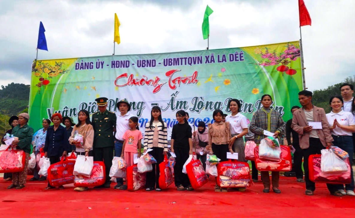 TP Đà Nẵng: Tết về trên vùng biên La Dêê cùng những người lính quân hàm xanh