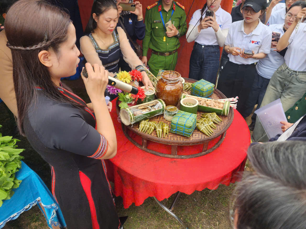 TP Đà Nẵng: Tết về trên vùng biên La Dêê cùng những người lính quân hàm xanh