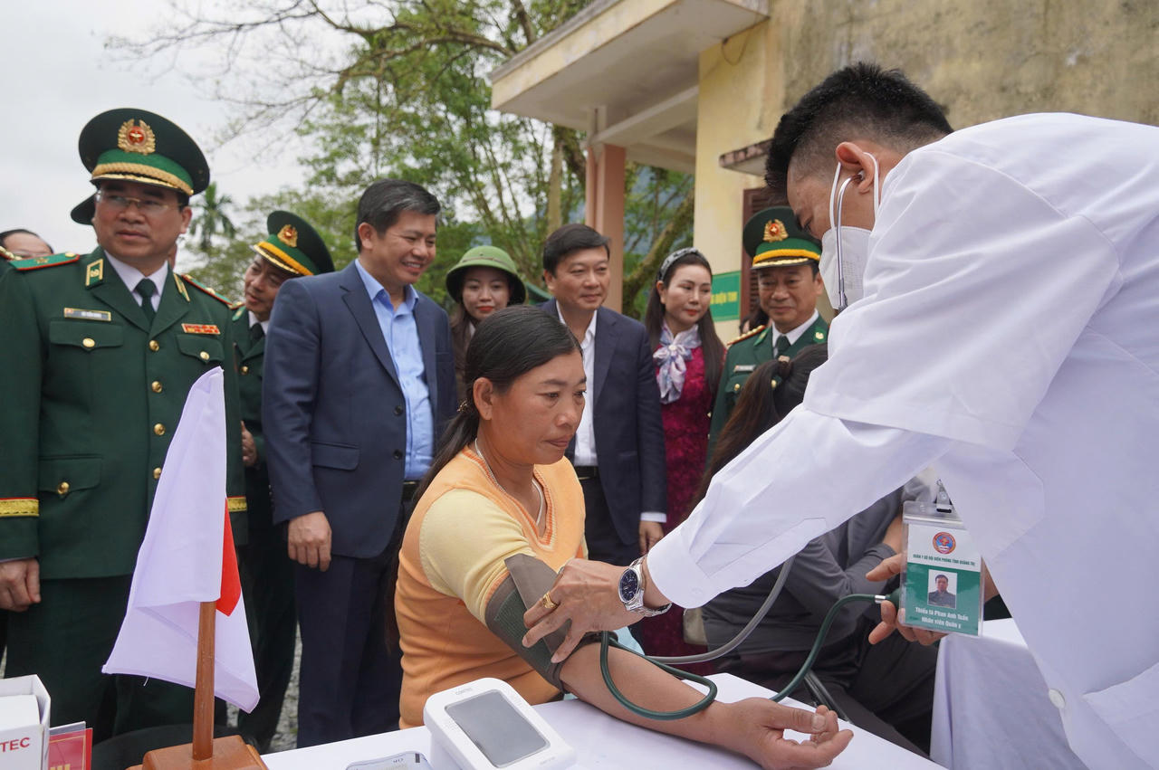 Xuân về nơi phên dậu Tổ quốc - Ấm lòng dân bản, bền chặt thế trận lòng dân