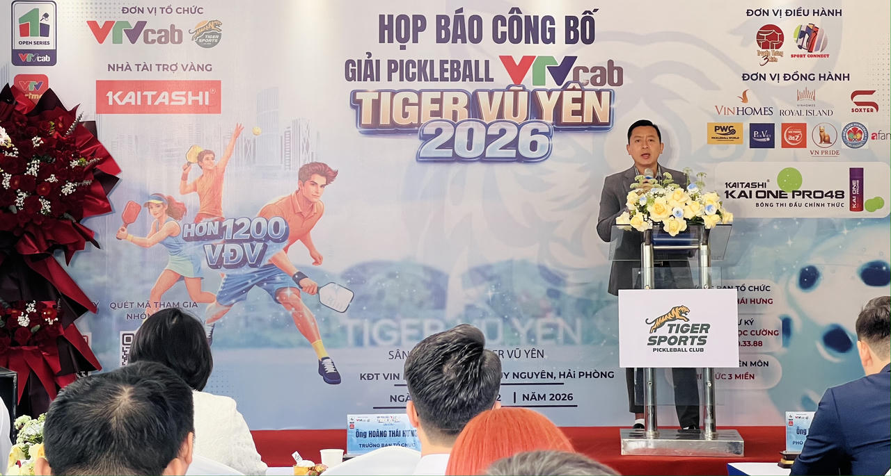 Ông Hoàng Thái Hưng, Giám đốc Công ty CP Thương mại Dịch vụ Thể thao Tiger phát biểu tại buổi họp báo.