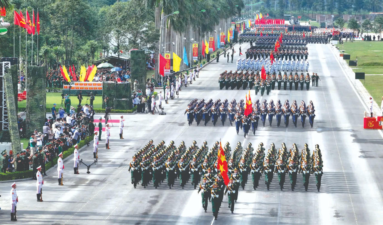 Xây dựng lực lượng vũ trang Quân khu 5 chính quy, tinh nhuệ, từng bước hiện đại, đáp ứng yêu cầu nhiệm vụ trong tình hình mới.