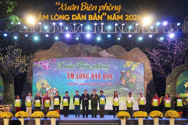 Xuân về nơi phên dậu Tổ quốc - Ấm lòng dân bản, bền chặt thế trận lòng dân