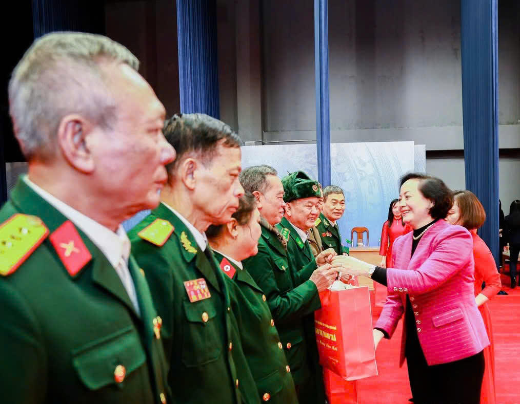 Phó Thủ tướng Phạm Thị Thanh Trà thăm, tặng quà Tết tại Lào Cai