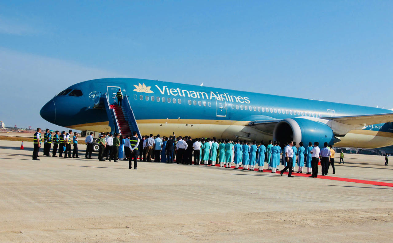 Chuyến bay đầu tiên hạ cánh xuống Sân bay Long Thành.