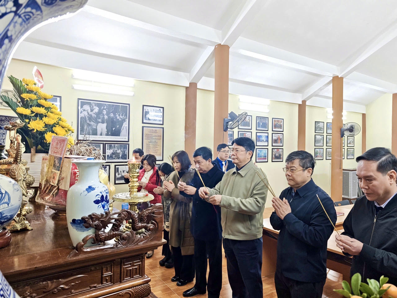 Bộ Tư pháp dâng hương tại Khu di tích lịch sử của Bộ tại tỉnh Tuyên Quang