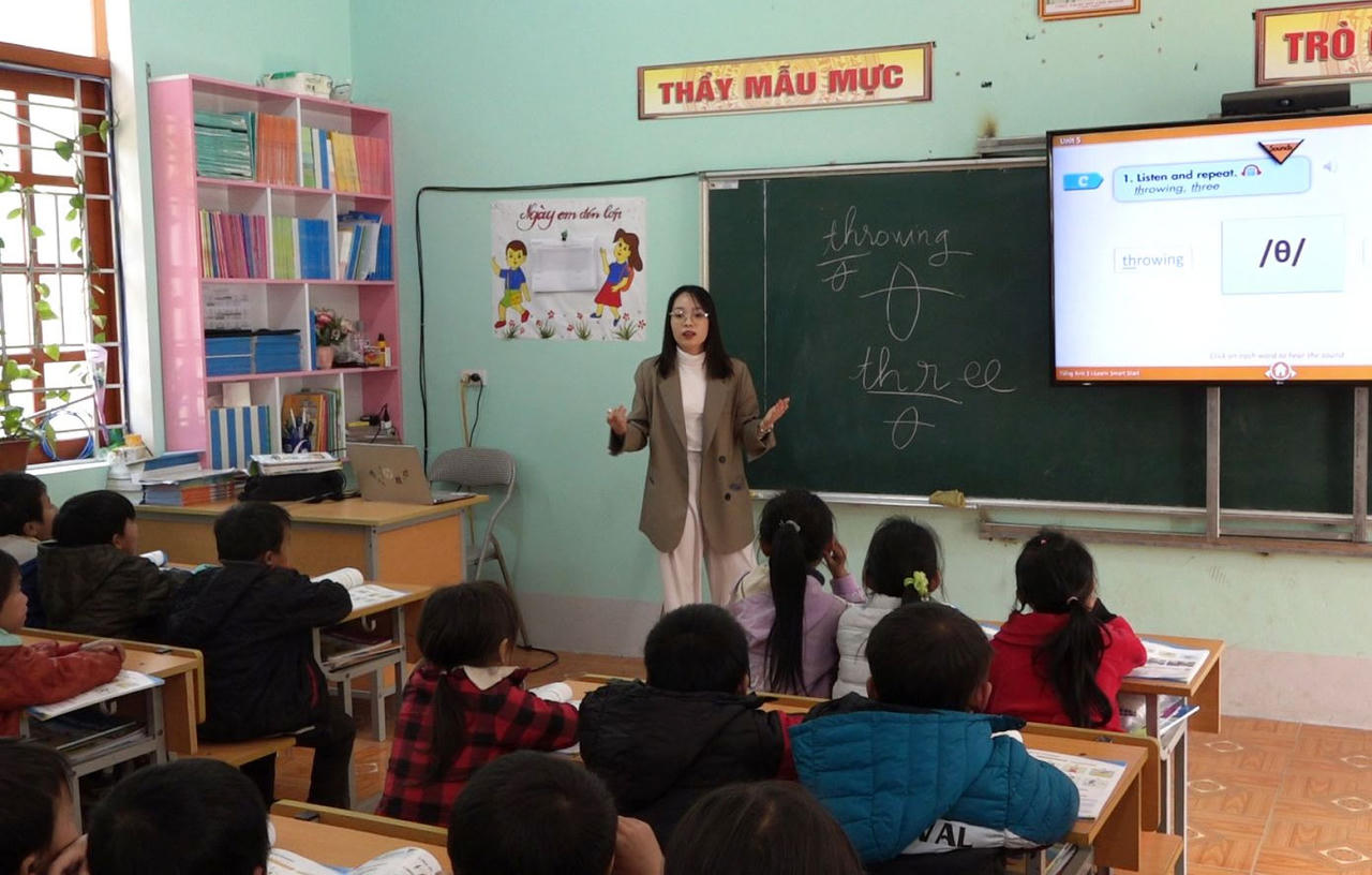 Để chính sách ngoại ngữ 'chạm' tới nơi khó khăn: Từ bục giảng bước vào thế giới phẳng