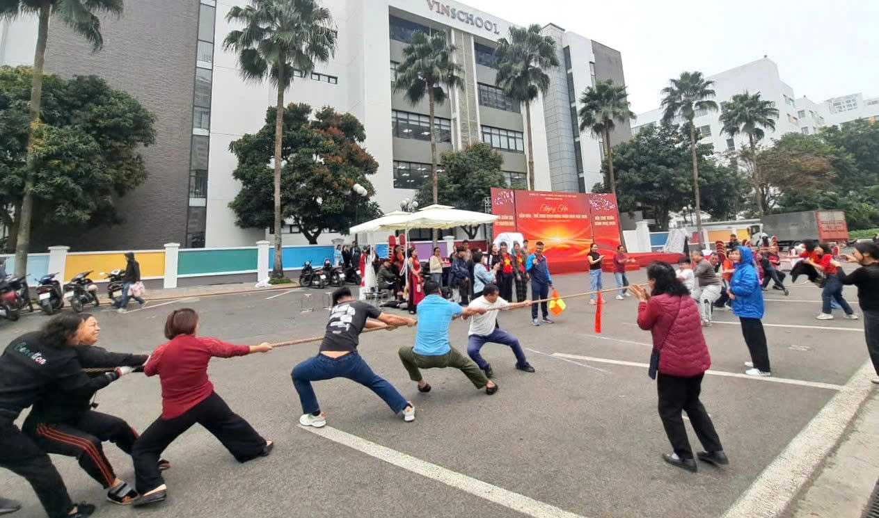 Hà Nội: Rộn ràng Hội chợ Xuân và Ngày hội văn hóa - thể thao phường Vĩnh Tuy