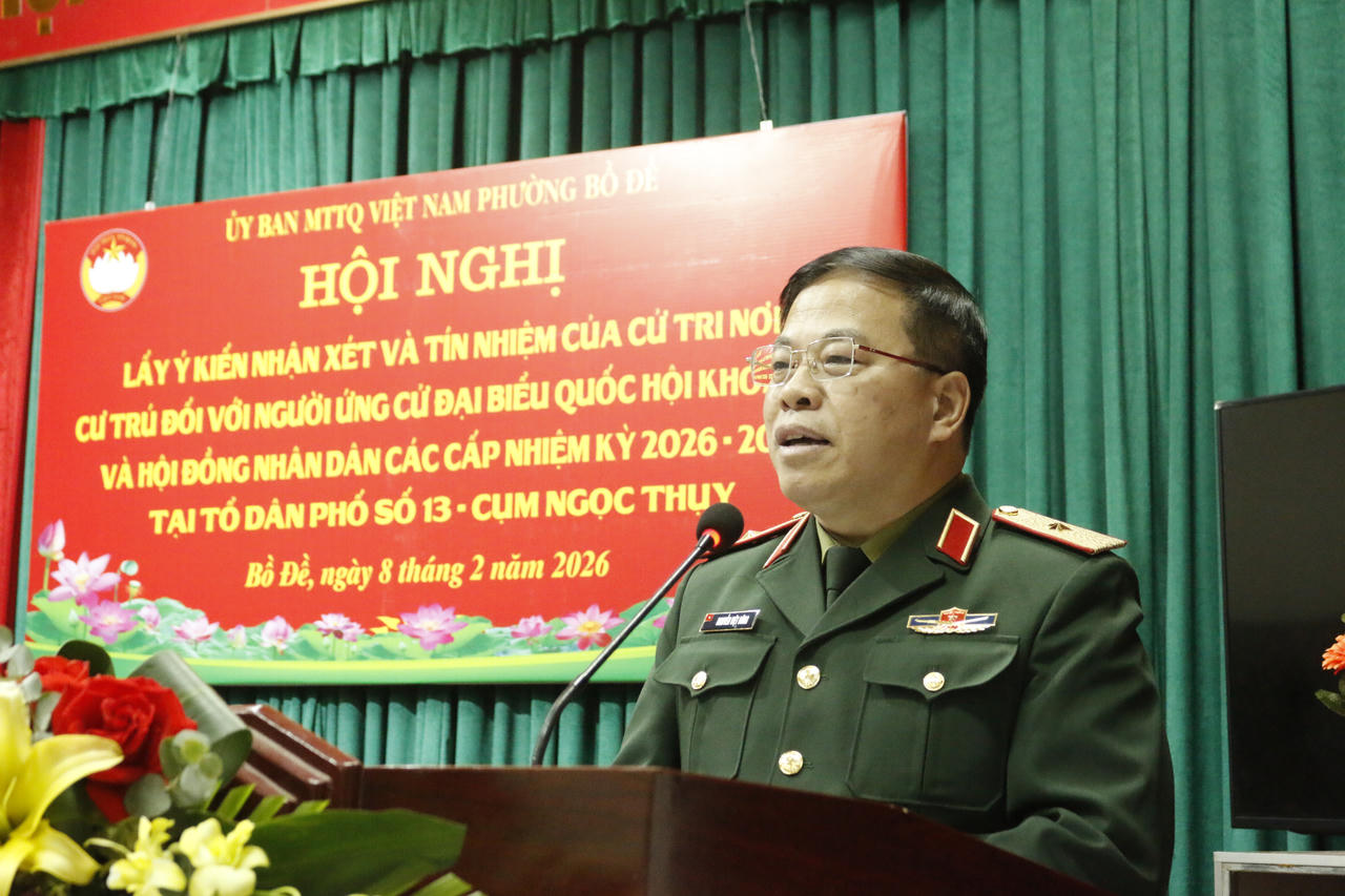 Thiếu tướng Nguyễn Việt Dũng, Cục trưởng Cục Pháp chế, Bộ Quốc phòng phát biểu tại Hội nghị.