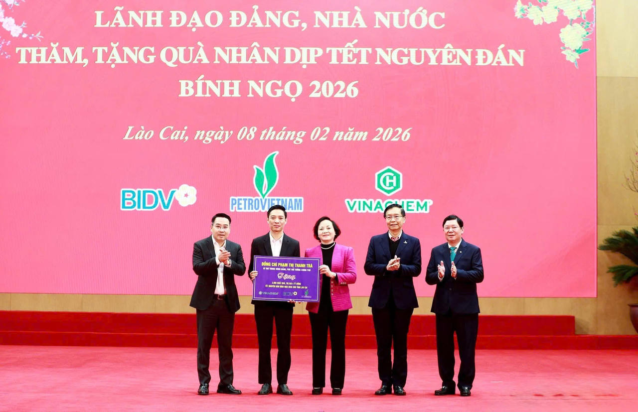 Phó Thủ tướng Phạm Thị Thanh Trà thăm, tặng quà Tết tại Lào Cai