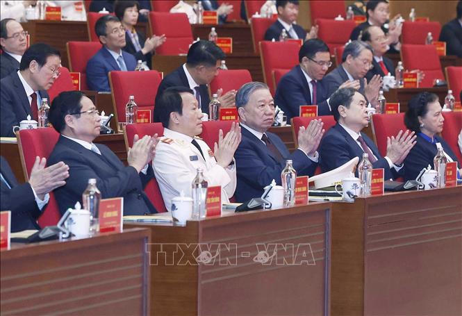 Tổng Bí thư Tô Lâm, các đồng chí lãnh đạo, nguyên lãnh đạo Đảng, Nhà nước và các đại biểu tham dự. Ảnh: Thống Nhất/TTXVN.