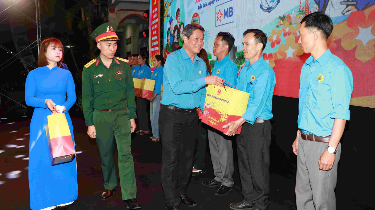 Nồng ấm “Tết sum vầy - Xuân ơn Đảng” nơi đại ngàn Tây Nguyên