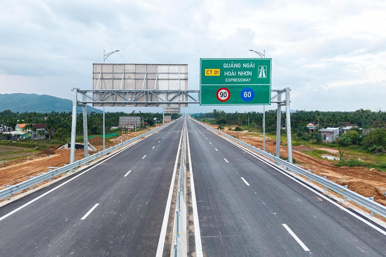 Cao tốc Quảng Ngãi - Hoài Nhơn hoàn thiện công tác vận hành, sẵn sàng phục vụ người dân về quê ăn Tết