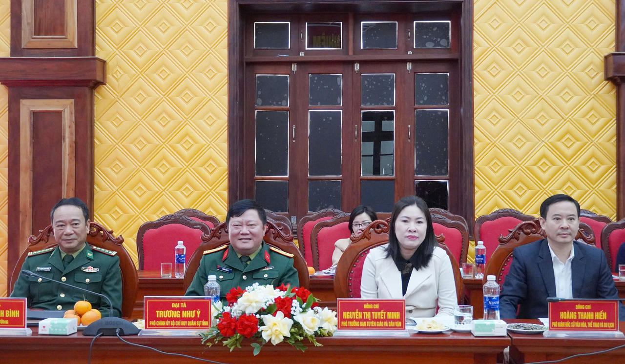 Các đại biểu dự buổi gặp mặt.