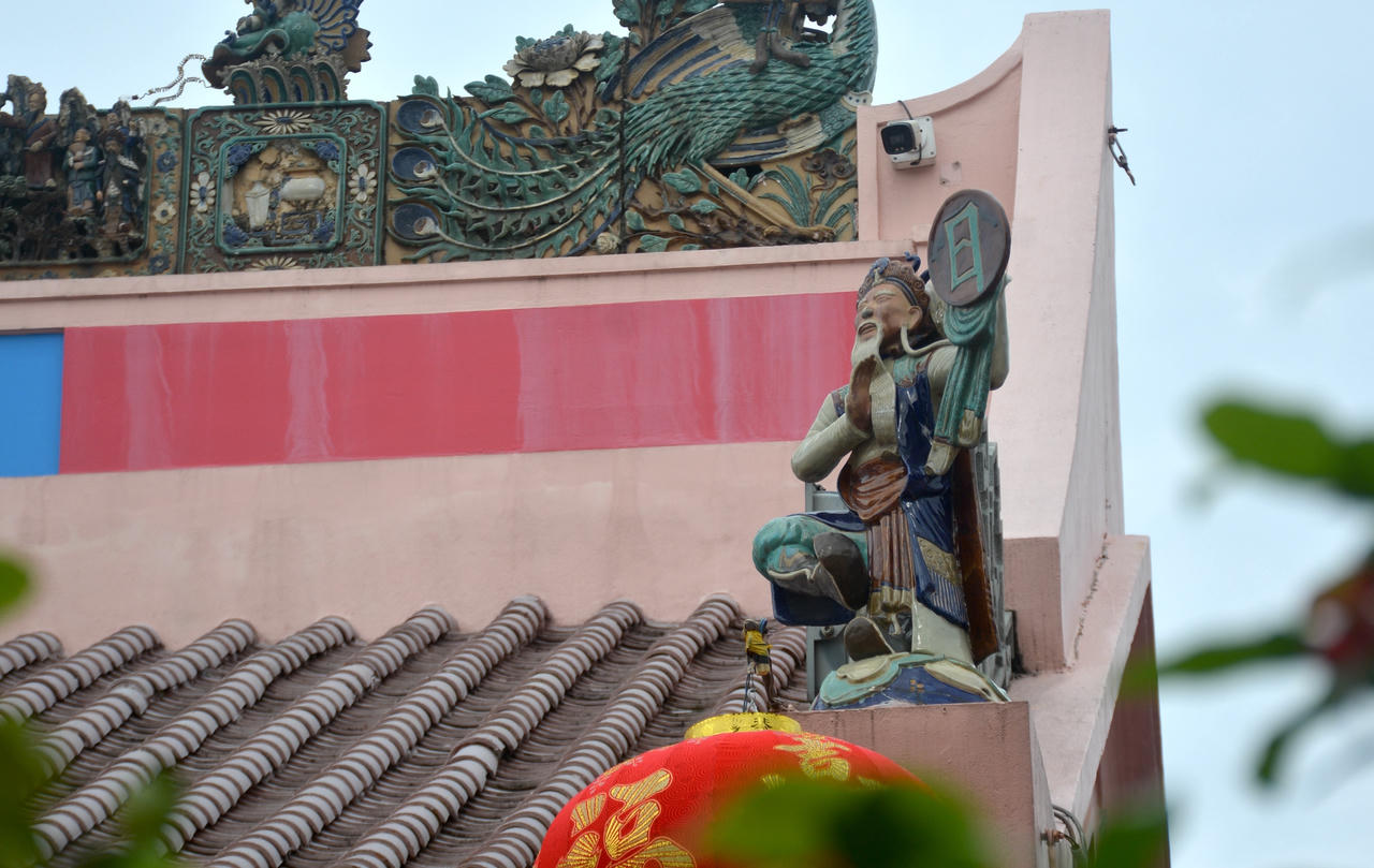 Hoan hỉ tiếu tượng Chùa Ông 