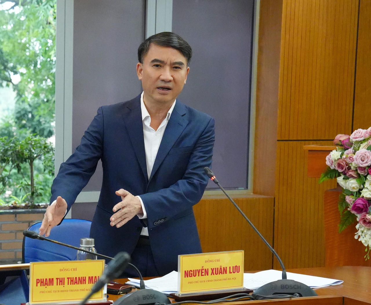 Phó Chủ tịch UBND TP Hà Nội Nguyễn Xuân Lưu phát biểu tại phiên họp.