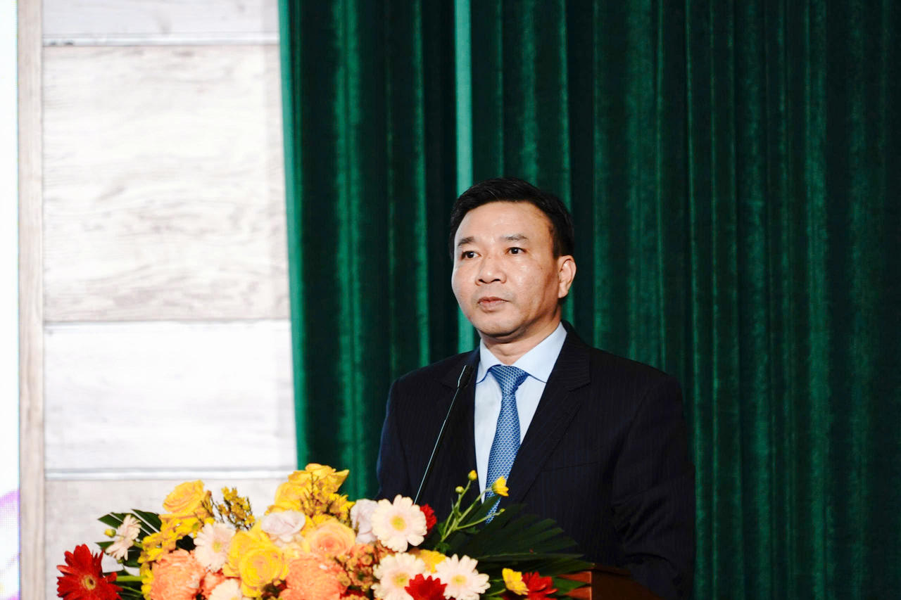 Ông Chu Mạnh Hùng, Bí thư Đảng uỷ, nguyên Chủ tịch Hội đồng trường phát biểu tại Hội nghị.