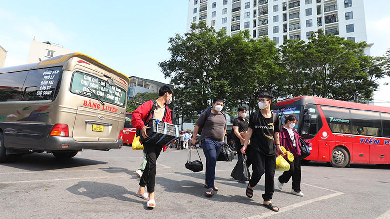 Lượng hành khách qua các bến xe trong thời gian&nbsp;cao điểm có thể tăng từ 300 - 400% so với ngày thường.&nbsp;(Ảnh trong bài: Minh Trang)