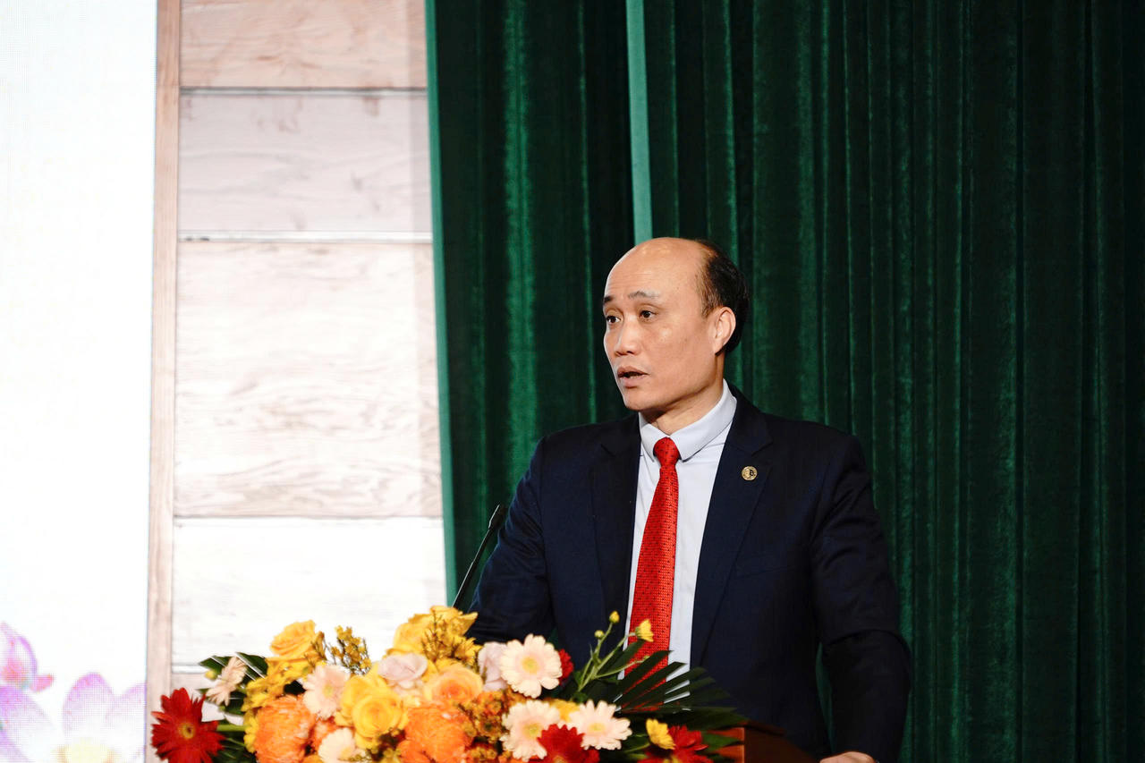 PGS.TS Tô Văn Hoà, Hiệu trưởng Trường Đại học Luật Hà Nội phát biểu tại Hội nghị.