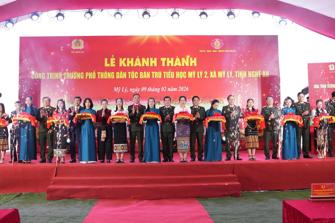 Bộ Công an khánh thành trường học, bệnh viện ở vùng biên Nghệ An