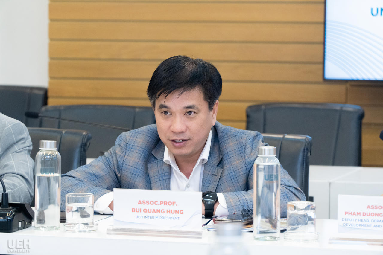 PGS.TS. Bùi Quang Hùng – Phó Giám đốc phụ trách UEH phát biểu chào mừng đoàn đại biểu UMass Lowell.