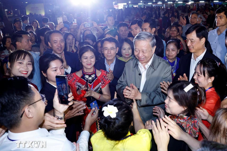 Tổng Bí thư Tô Lâm dự Ngày hội Đại đoàn kết toàn dân tộc tại phường Thượng Cát, TP Hà Nội,&nbsp;tháng 11/2025. (Ảnh: TTXVN)